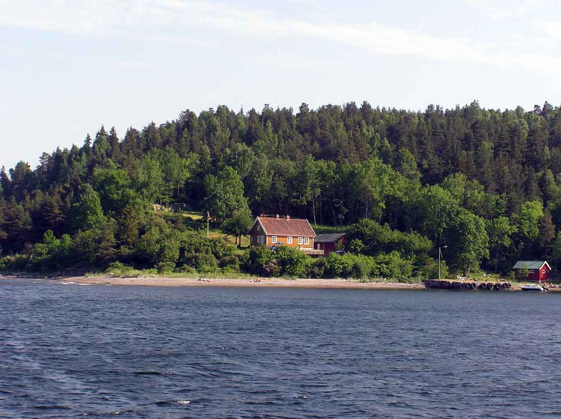 Neset p&aring; Hurum-siden av Dr&oslash;baksundet.